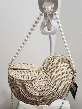 Woven shell bag